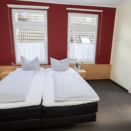 Hotel Zur Linde เมลดอร์ฟ ภายนอก รูปภาพ