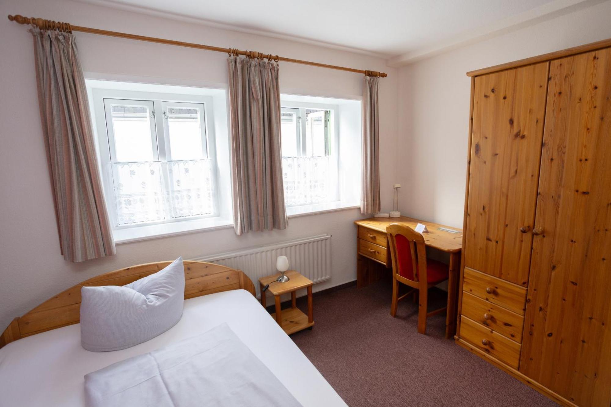 Hotel Zur Linde เมลดอร์ฟ ภายนอก รูปภาพ