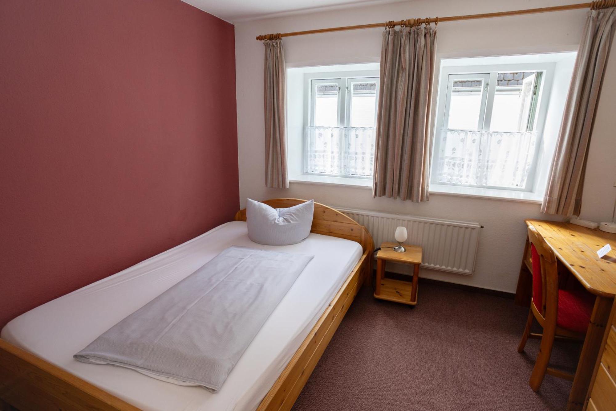 Hotel Zur Linde เมลดอร์ฟ ภายนอก รูปภาพ