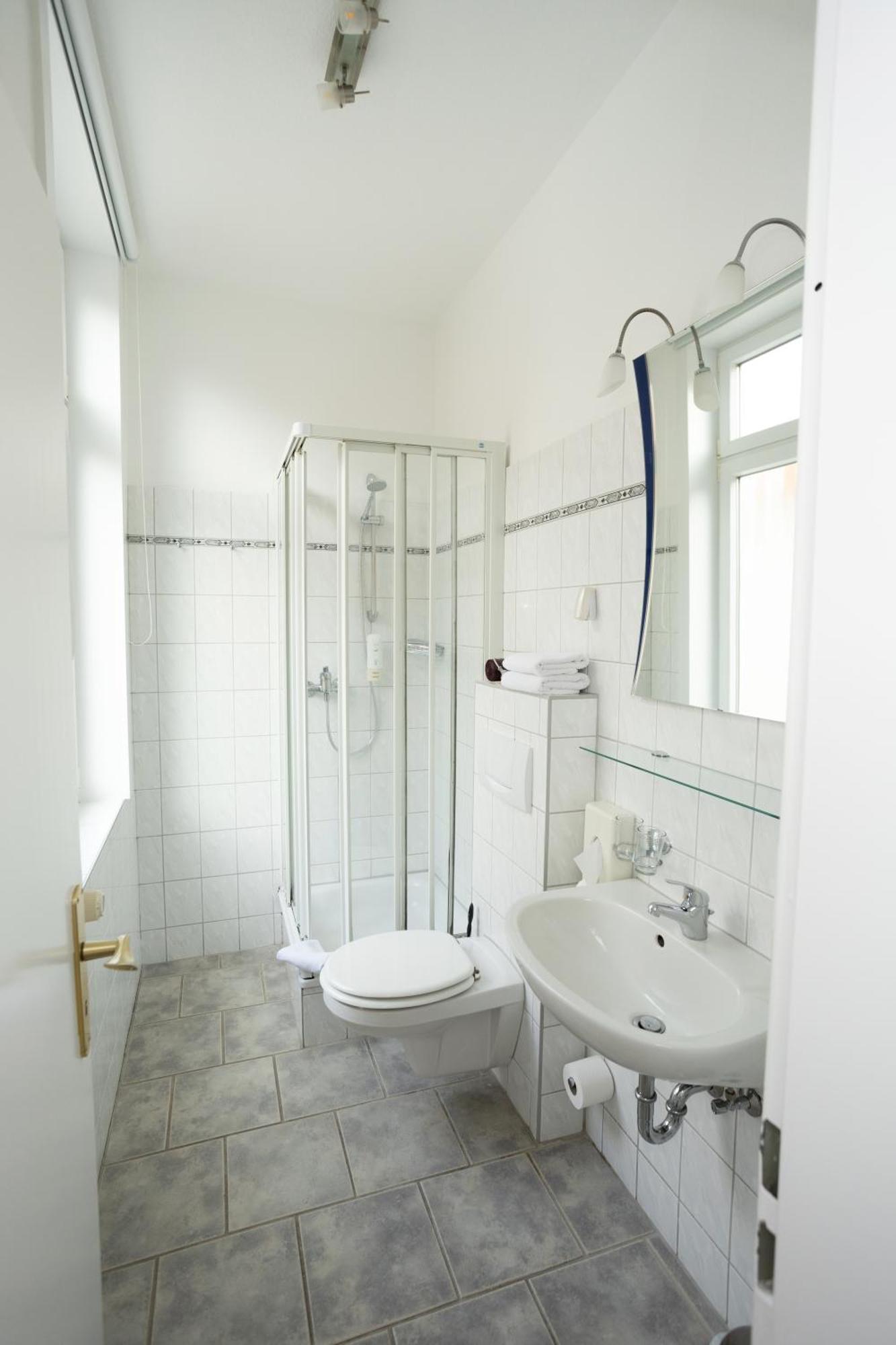 Hotel Zur Linde เมลดอร์ฟ ภายนอก รูปภาพ