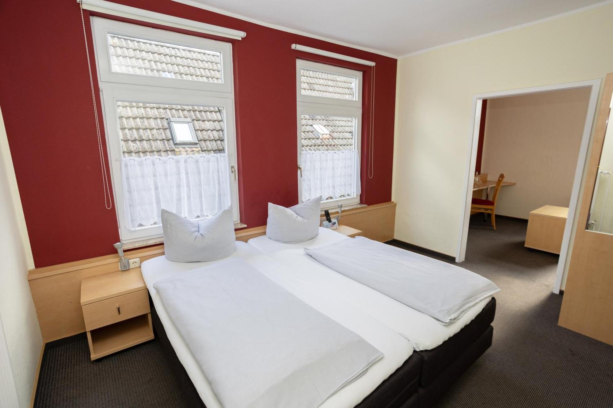 Hotel Zur Linde เมลดอร์ฟ ภายนอก รูปภาพ