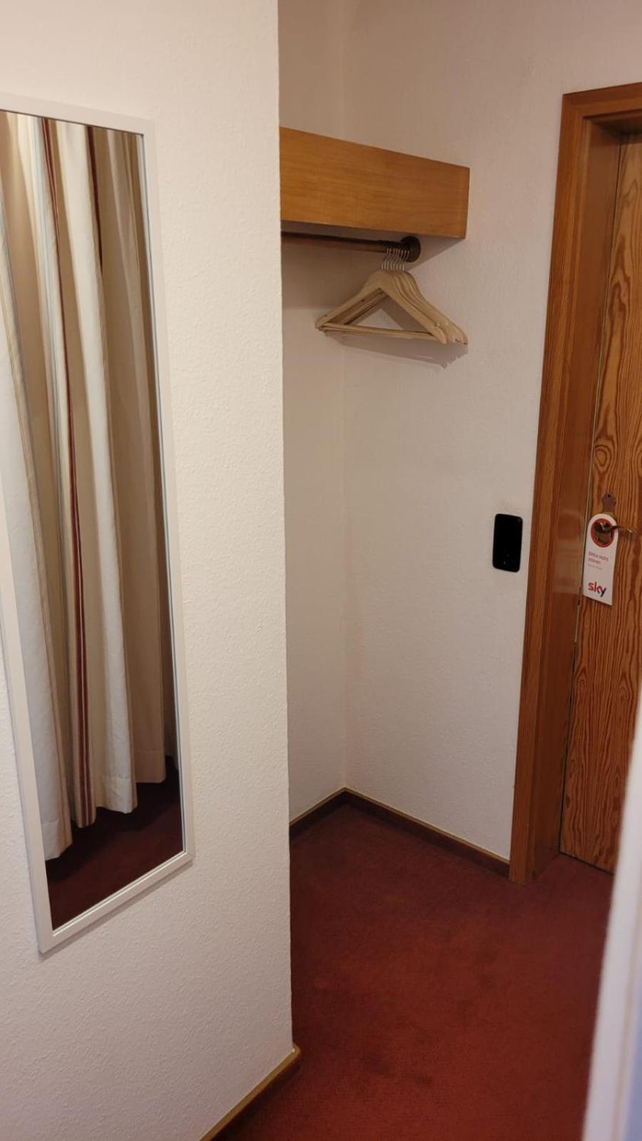 Hotel Zur Linde เมลดอร์ฟ ภายนอก รูปภาพ