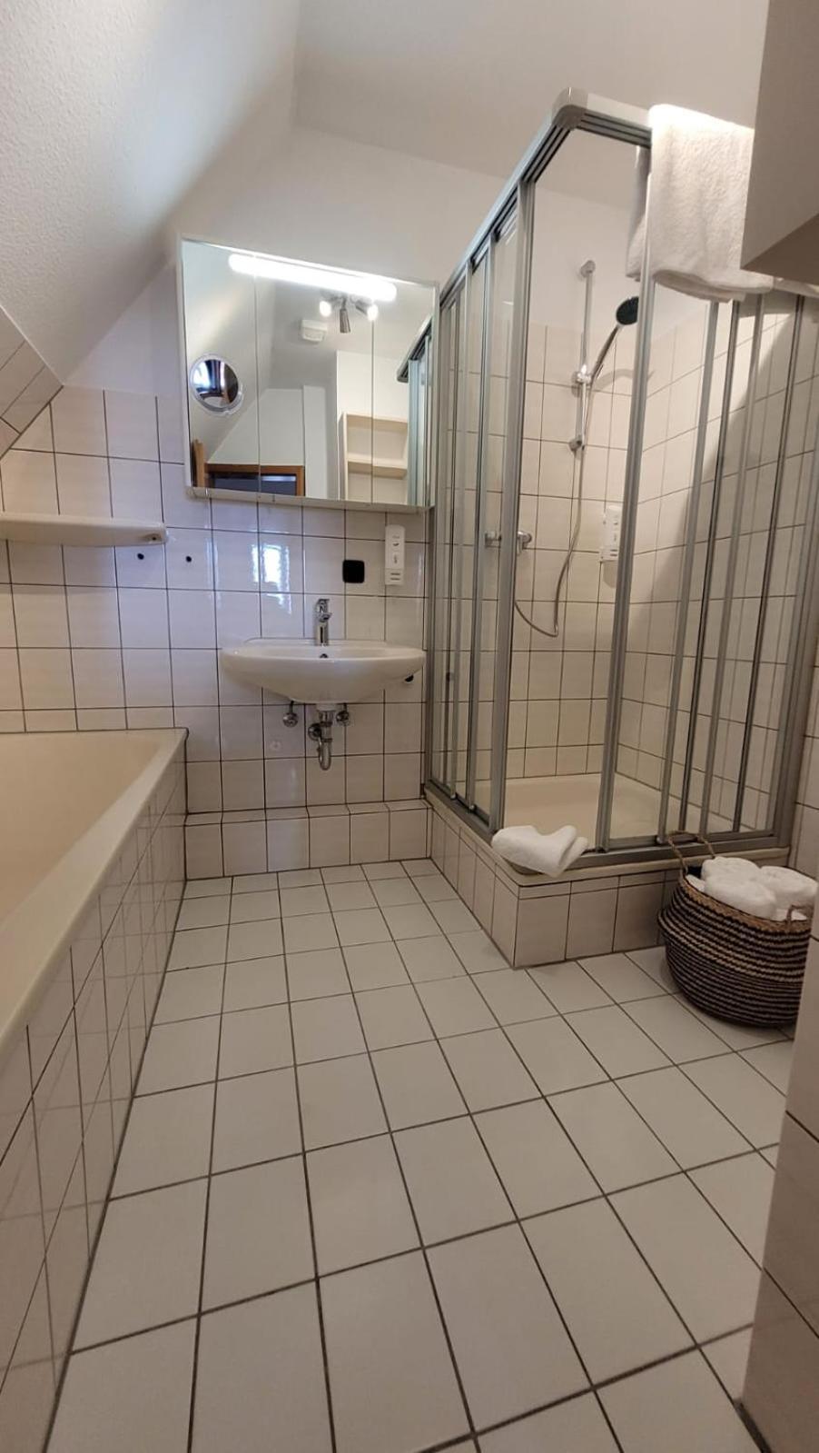 Hotel Zur Linde เมลดอร์ฟ ภายนอก รูปภาพ