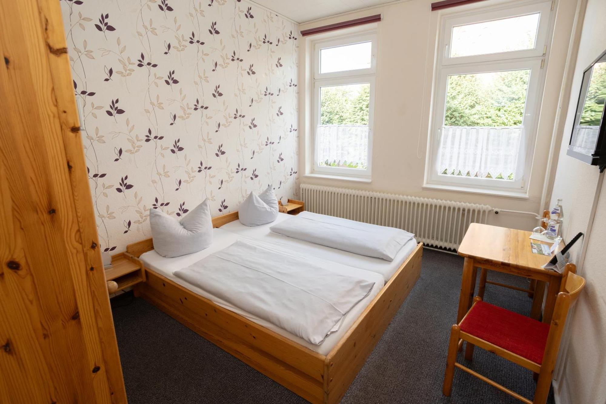 Hotel Zur Linde เมลดอร์ฟ ภายนอก รูปภาพ