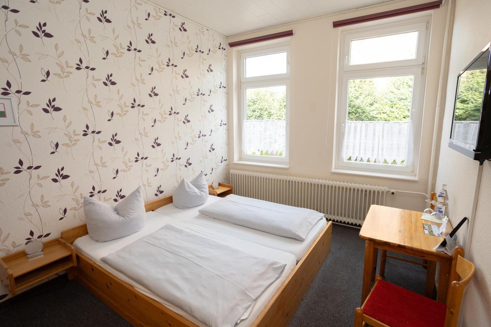 Hotel Zur Linde เมลดอร์ฟ ภายนอก รูปภาพ