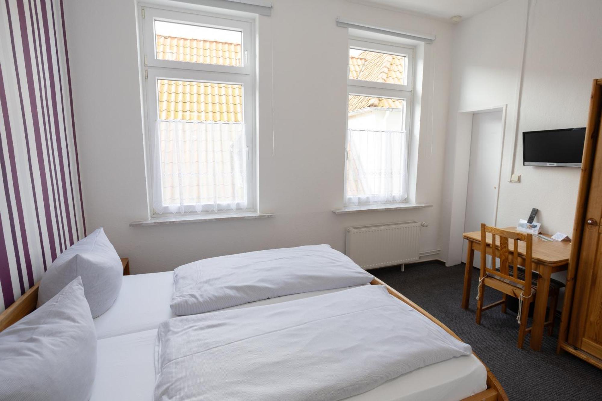 Hotel Zur Linde เมลดอร์ฟ ภายนอก รูปภาพ