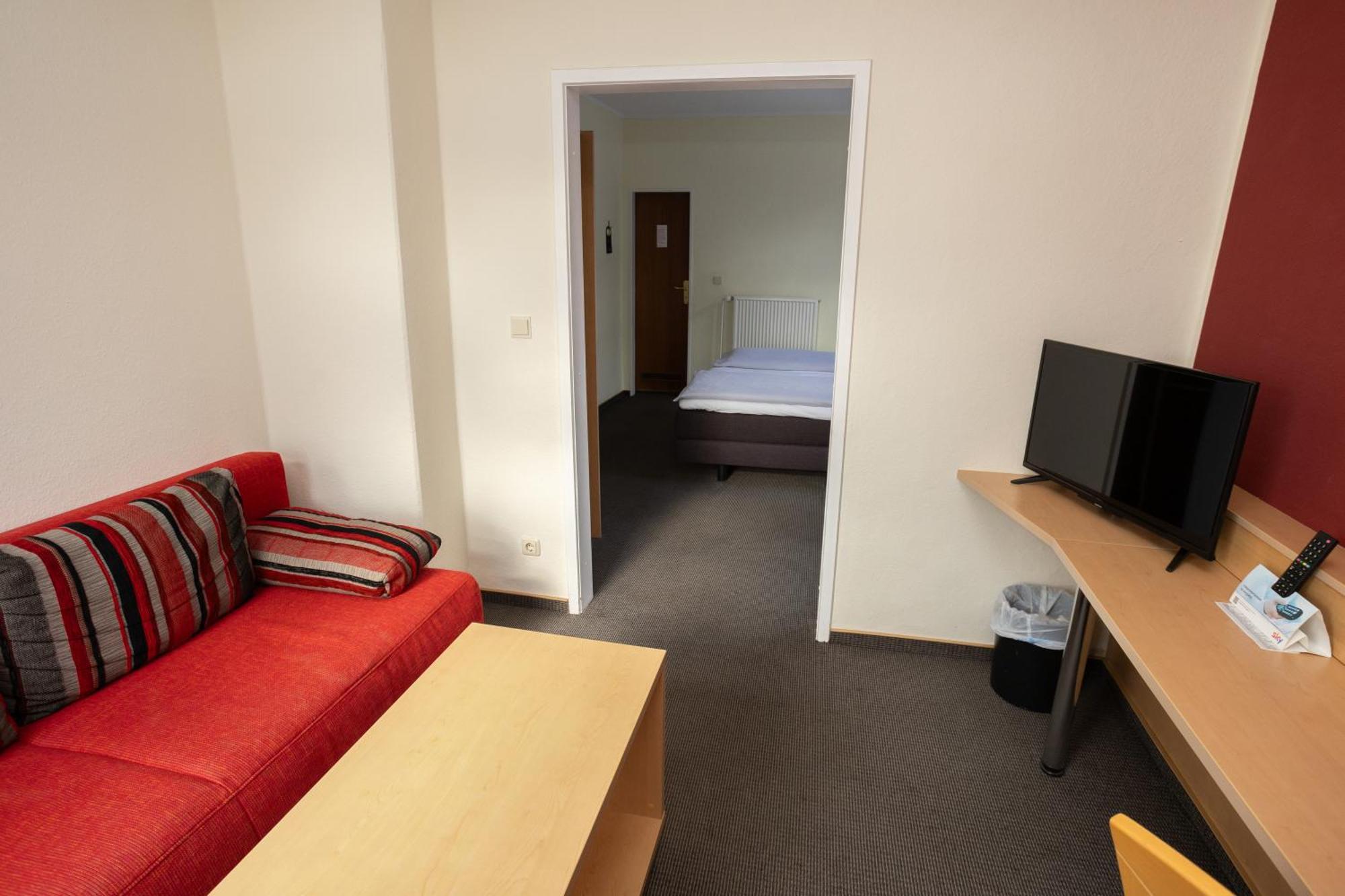 Hotel Zur Linde เมลดอร์ฟ ภายนอก รูปภาพ