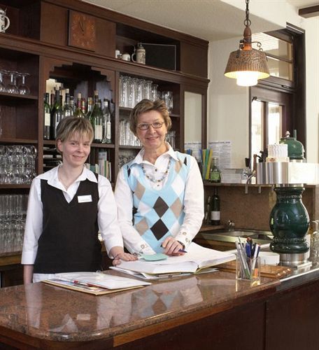 Hotel Zur Linde เมลดอร์ฟ ภายนอก รูปภาพ